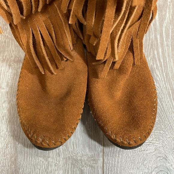 Minnetonka 3-Layer Fringe Boot Style 1632 Brown Suede Leather 8 - Picture 9 of 15